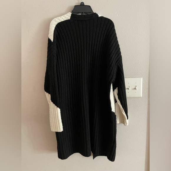 Long cardigan sweater! - Picture 3 of 3